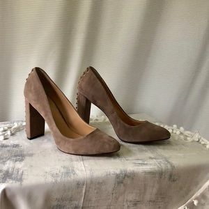 Gold Level (new): Vincent Camuto thick heel